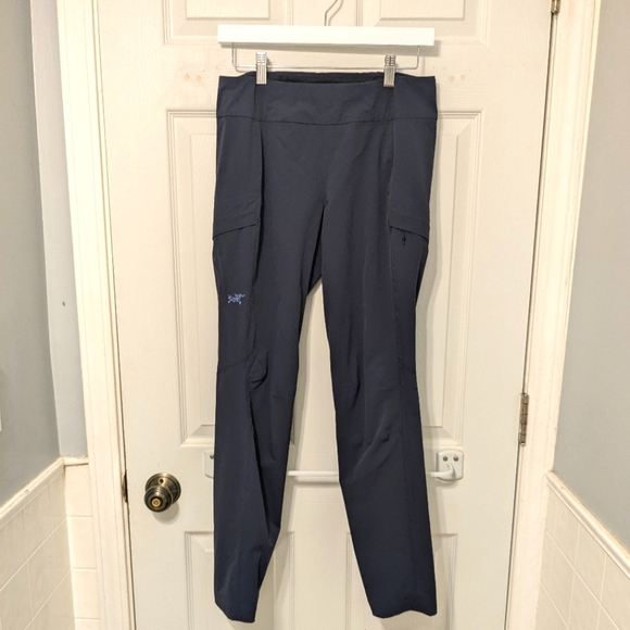 Arc'teryx "Sabria" Hiking Pants in Navy Size 6 UPF 50+ - Picture 3 of 10